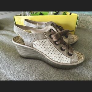 Fly London Yuta Wedge